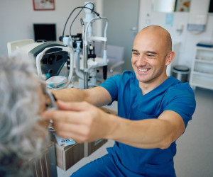 Optometrysta przy pracy